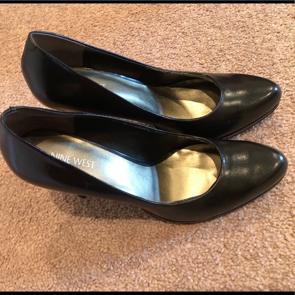 Nine West Black Round-toe Heels! - Picture 3 of 7